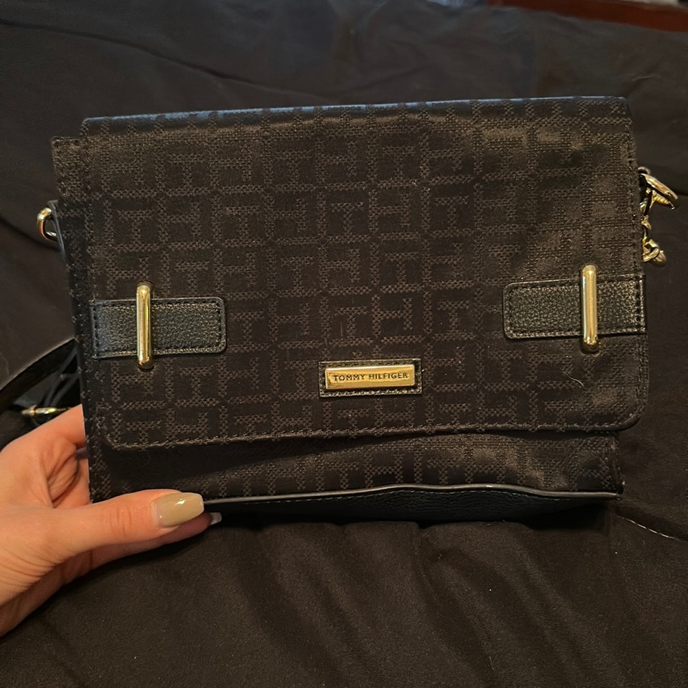 Tommy Hilfiger Monogram Print purse EUC